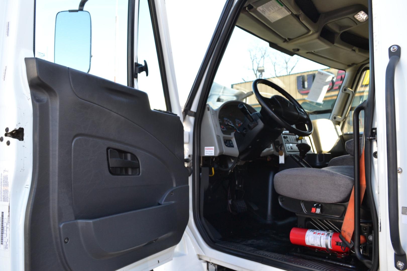 2016 WHITE /GRAY INTERNATIONAL 4300 with an CUMMINS B6.7L 260HP engine, ALLISON 2100HS AUTOMATIC transmission, located at 9172 North Fwy, Houston, TX, 77037, (713) 910-6868, 29.887470, -95.411903 - 25,999LB GVWR NON CDL, SUPREME 26FT BOX, 13'6FT CLEARANCE , HEIGHT 103" X WIDTH 102", MAXON 3,000LB ALUMINUM LIFT GATE, AIR RIDE, DUAL 40 GALLON FUEL TANKS, POWER WINDOWS & LOCKS, BENCH SEAT, RAMP, E-TRACKS - Photo#13